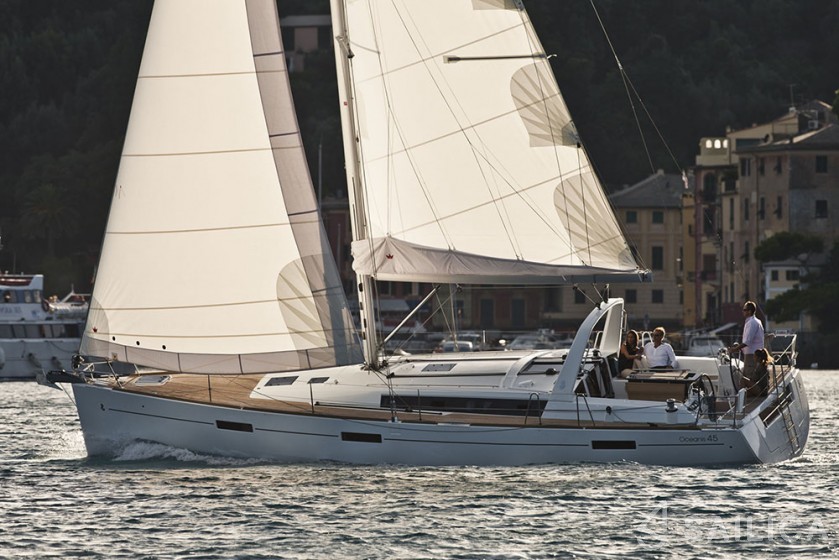 Oceanis 45 - 4 cab. - Yacht Charter Sailica