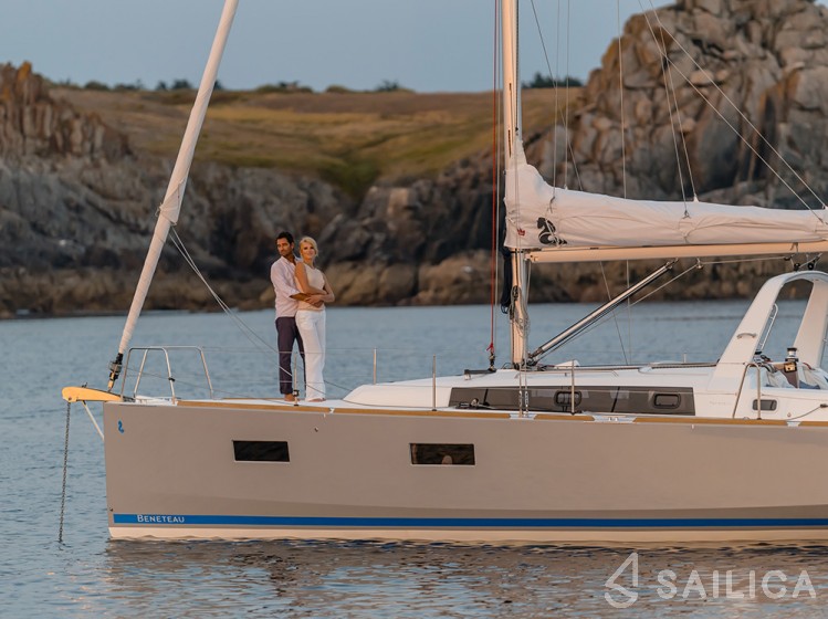 Oceanis 38 - Yacht Charter Sailica