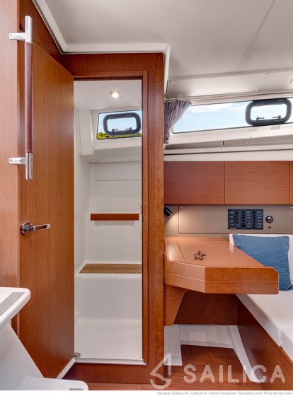 Oceanis 38 - Yacht Charter Sailica
