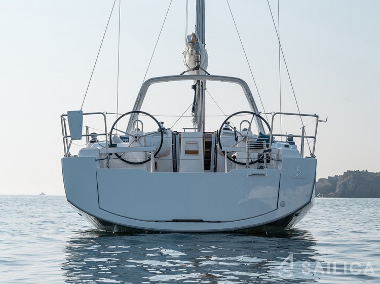 Oceanis 38 - Yacht Charter Sailica