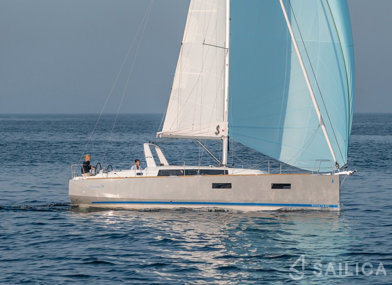 Oceanis 38 - Yacht Charter Sailica