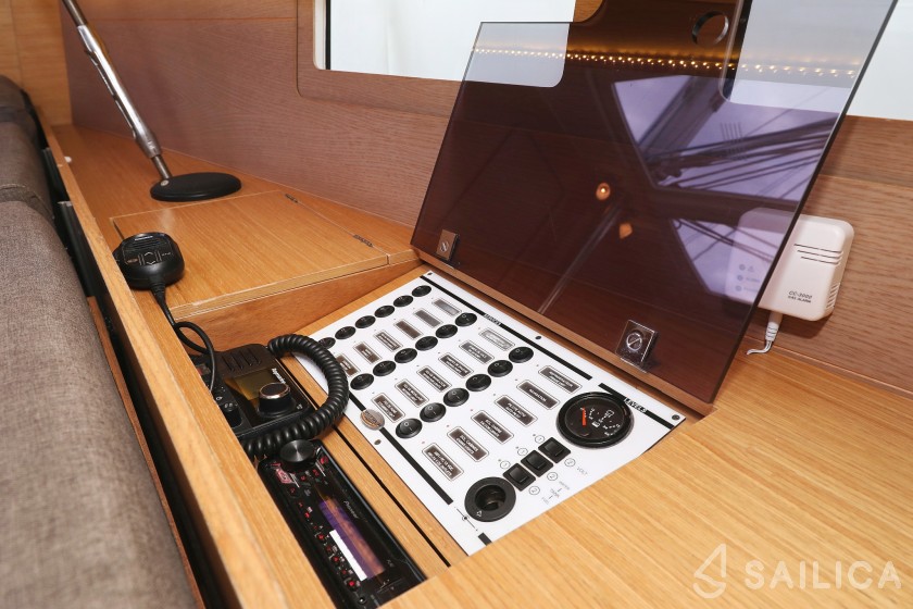 Dufour 412 GL - Yacht Charter Sailica