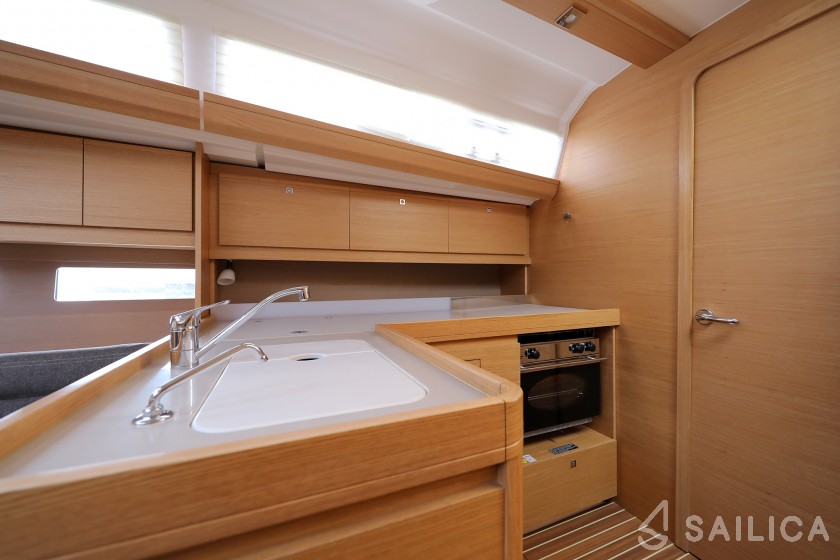 Dufour 412 GL - Yacht Charter Sailica