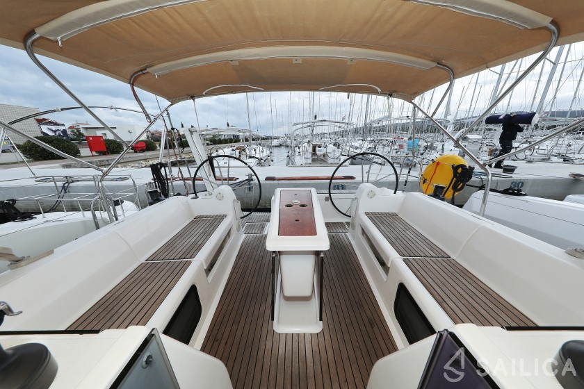 Dufour 412 GL - Yacht Charter Sailica