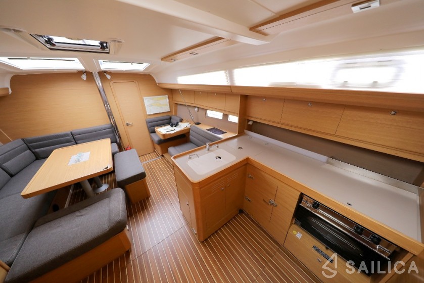 Dufour 412 GL - Yacht Charter Sailica