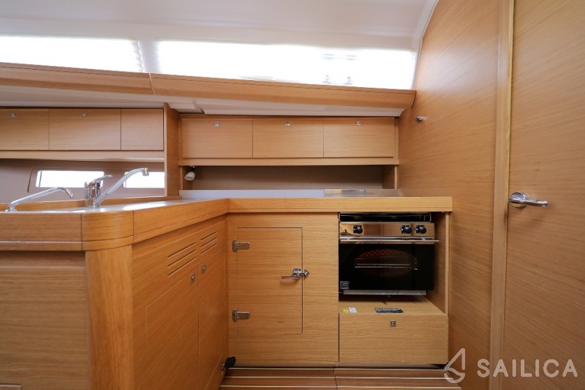 Dufour 412 GL - Yacht Charter Sailica