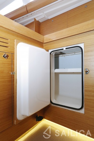 Dufour 412 GL - Yacht Charter Sailica
