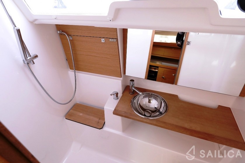 Dufour 412 GL - Yacht Charter Sailica