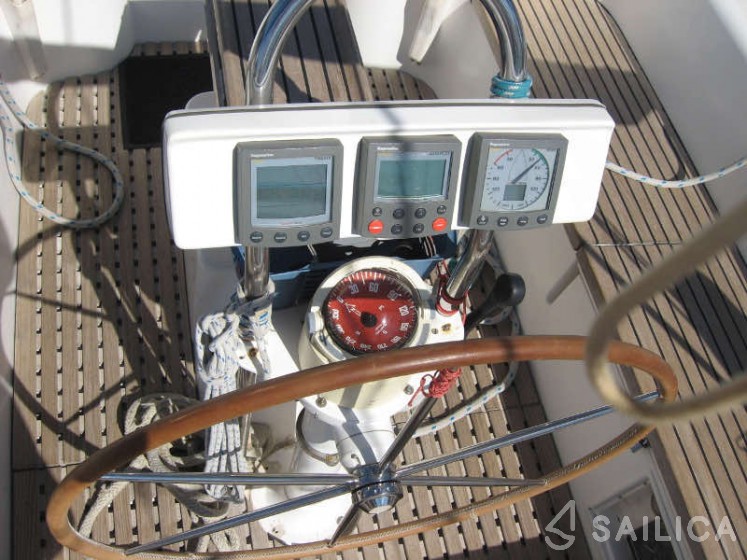 Feeling 39 - Yacht Charter Sailica