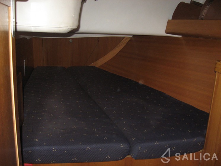 Feeling 39 - Yacht Charter Sailica