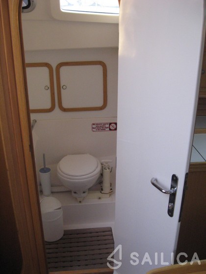 Feeling 39 - Yacht Charter Sailica
