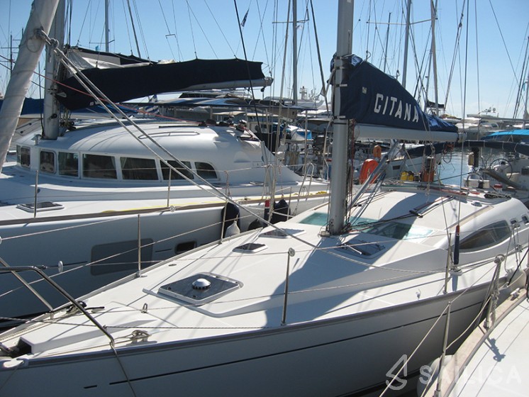 Feeling 39 - Yacht Charter Sailica