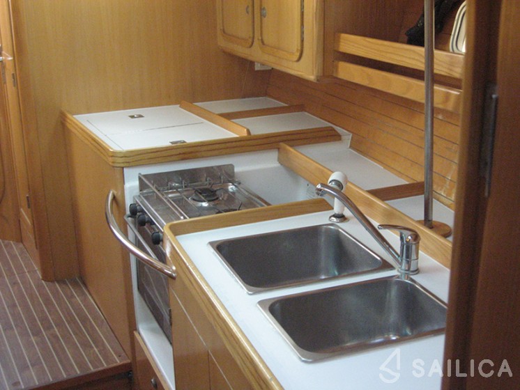 Feeling 39 - Yacht Charter Sailica