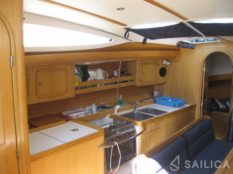 Feeling 39 - Yacht Charter Sailica