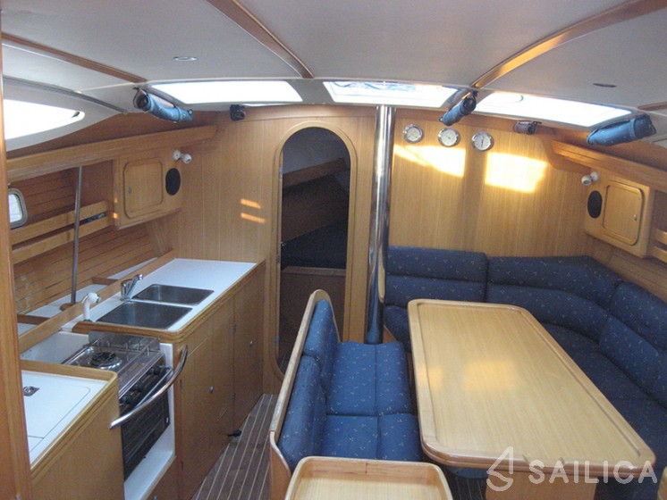 Feeling 39 - Yacht Charter Sailica