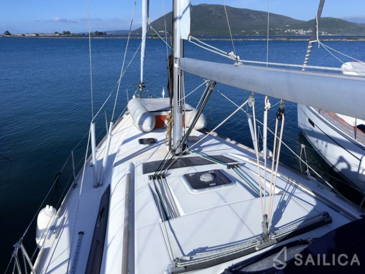 Oceanis 43 - Yacht Charter Sailica