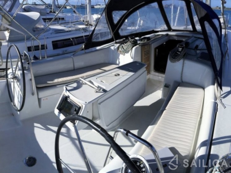 Oceanis 43 - Yacht Charter Sailica