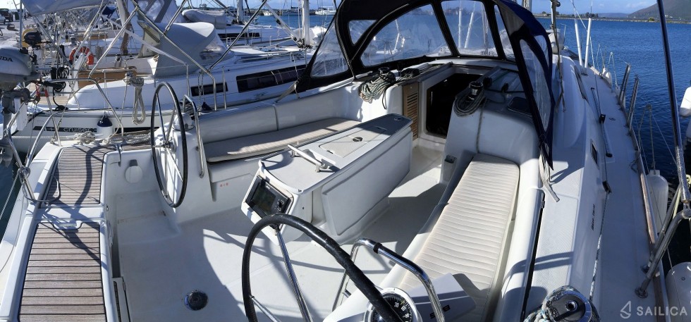 Oceanis 43 - Yacht Charter Sailica