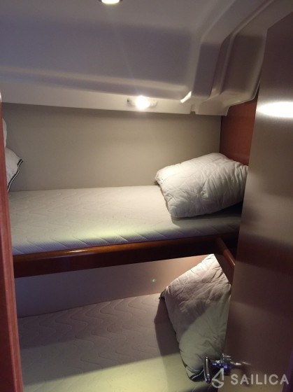 Oceanis 43 - Yacht Charter Sailica