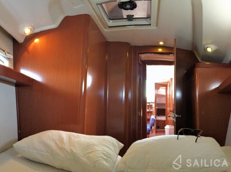 Oceanis 43 - Yacht Charter Sailica