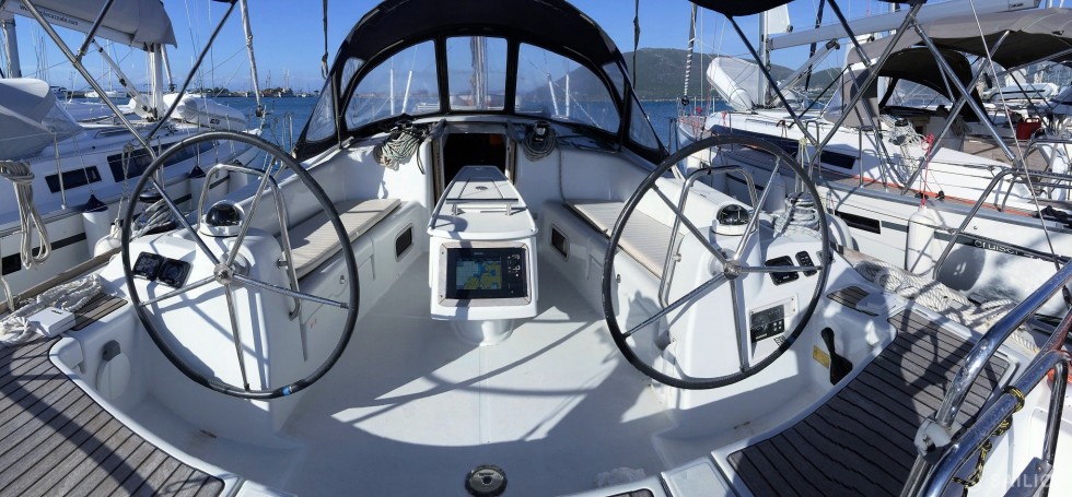 Oceanis 43 - Yacht Charter Sailica