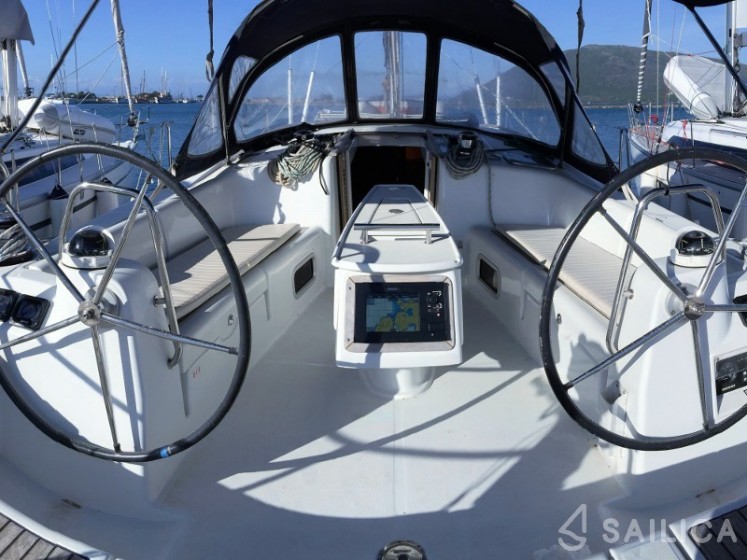 Oceanis 43 - Yacht Charter Sailica
