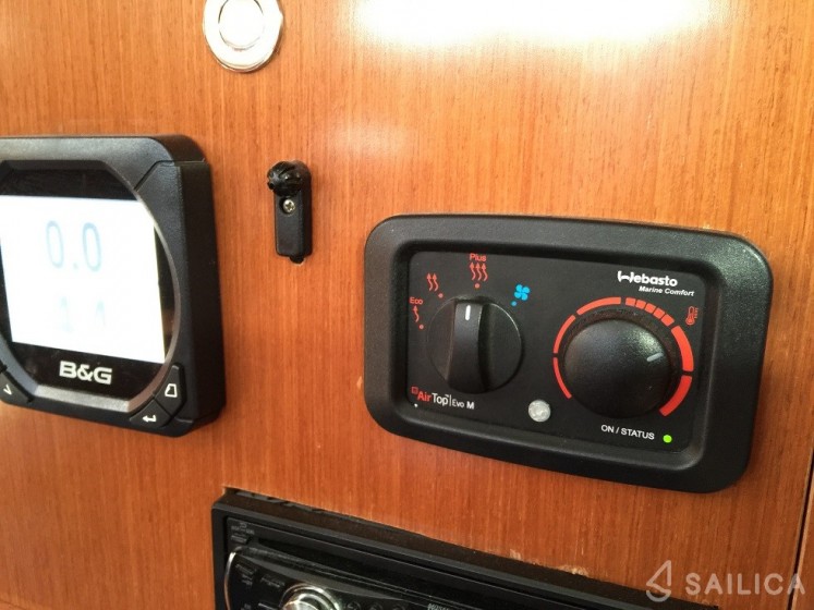 Oceanis 43 - Yacht Charter Sailica
