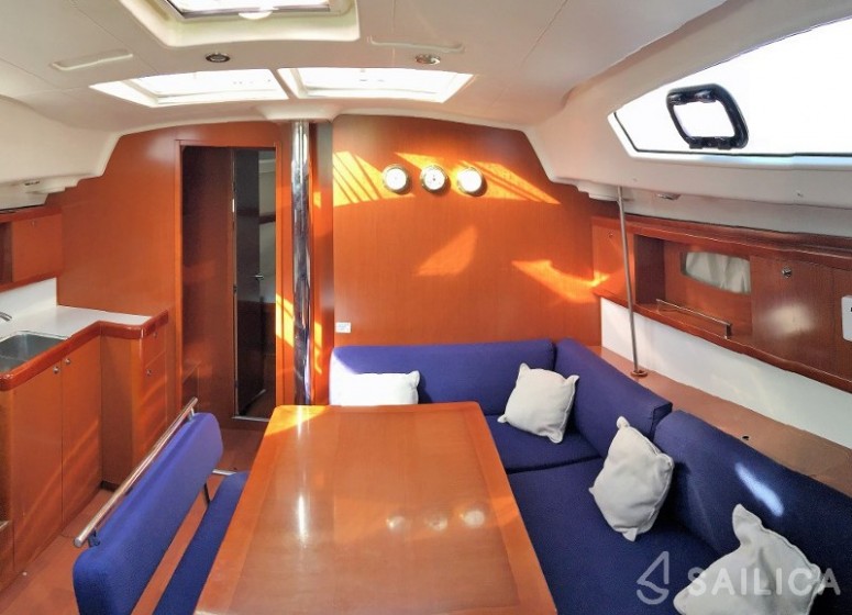 Oceanis 43 - Yacht Charter Sailica