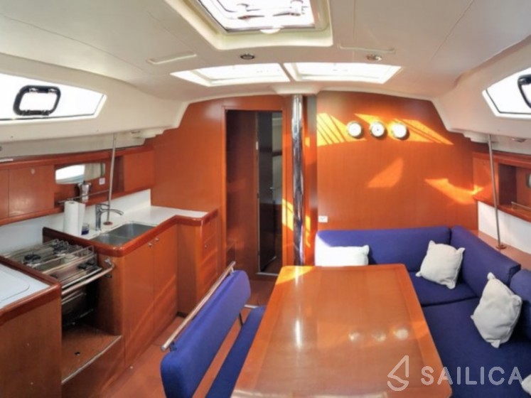 Oceanis 43 - Yacht Charter Sailica