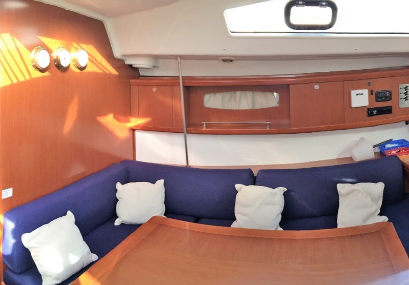 Oceanis 43 - Yacht Charter Sailica