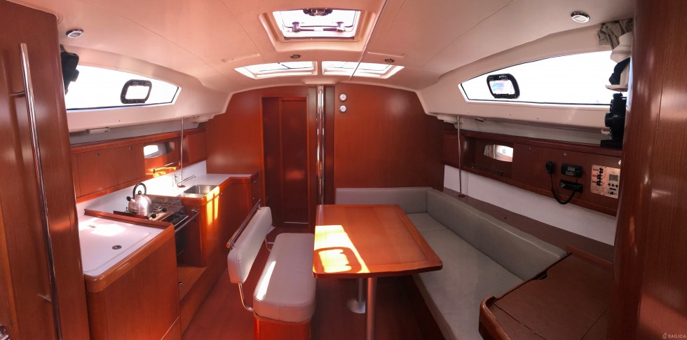 Oceanis 43 - Yacht Charter Sailica