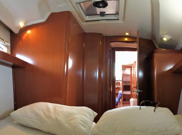 Oceanis 43 - Yacht Charter Sailica
