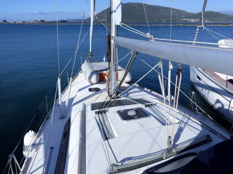 Oceanis 43 - Yacht Charter Sailica