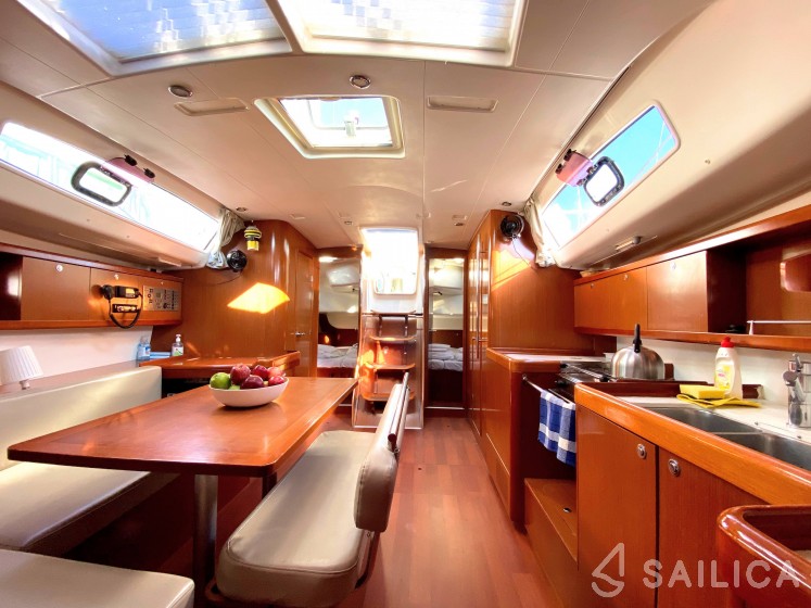 Oceanis 43 - Yacht Charter Sailica