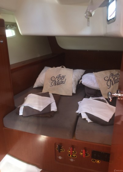 Oceanis 43 - Yacht Charter Sailica