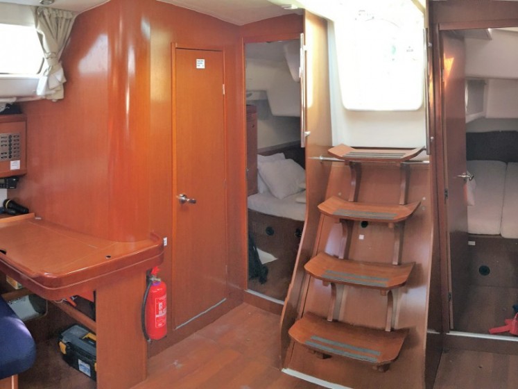 Oceanis 43 - Yacht Charter Sailica