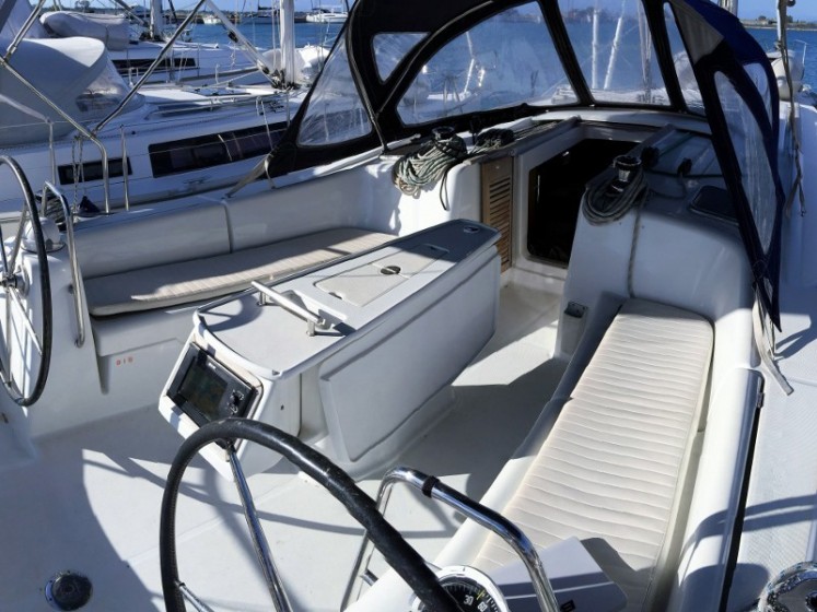 Oceanis 43 - Yacht Charter Sailica