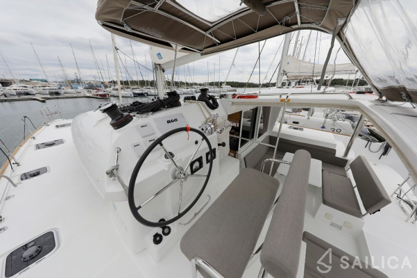 Lagoon 400 S2 - Yacht Charter Sailica