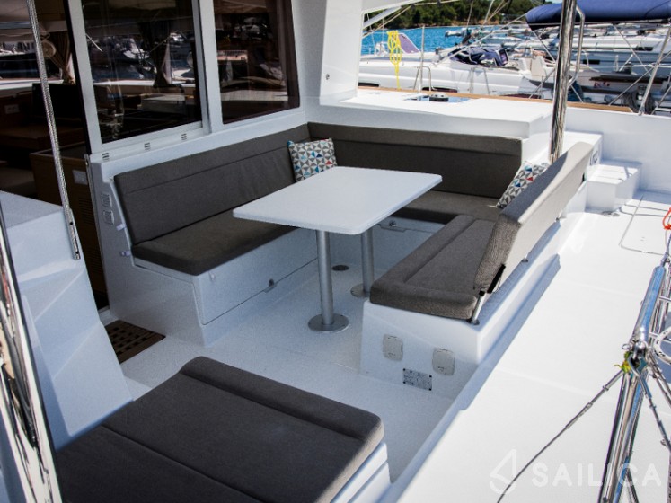 Lagoon 400 S2 - Yacht Charter Sailica