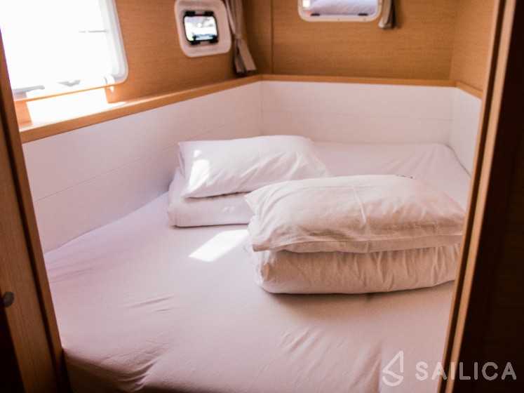 Lagoon 400 S2 - Yacht Charter Sailica