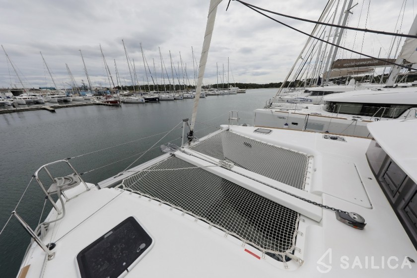 Lagoon 400 S2 - Yacht Charter Sailica