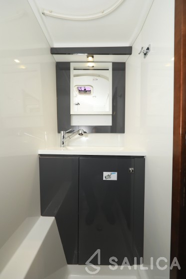 MY 37 - Yacht Charter Sailica