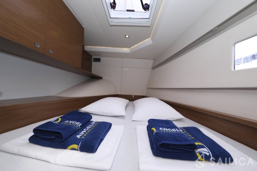 MY 37 - Yacht Charter Sailica