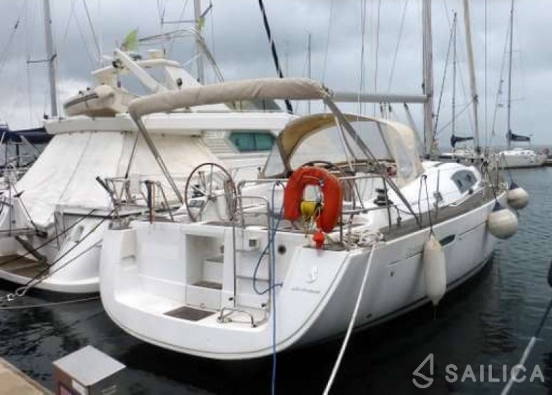 Oceanis 43 - Yacht Charter Sailica