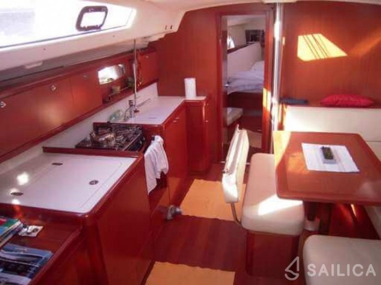 Oceanis 43 - Yacht Charter Sailica
