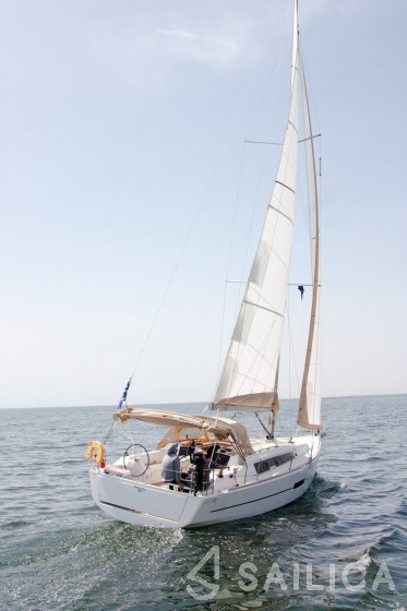 Dufour 382 GL - Yacht Charter Sailica