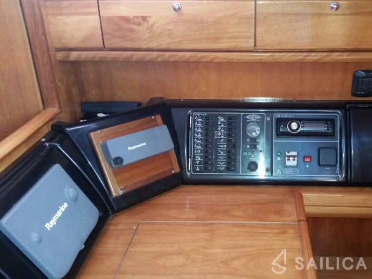 Bavaria 42 - Yacht Charter Sailica