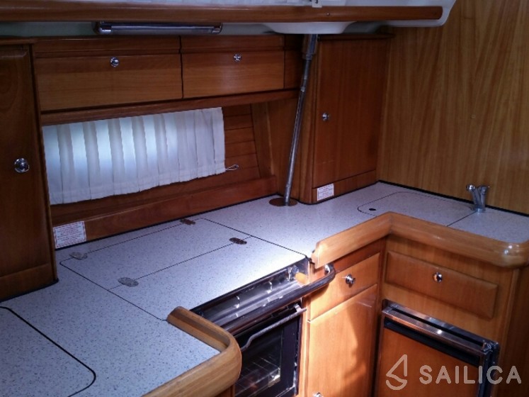 Bavaria 42 - Yacht Charter Sailica