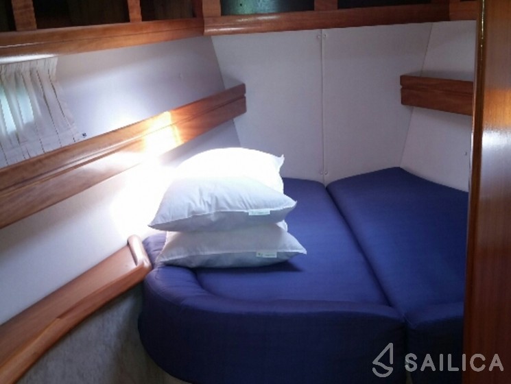 Bavaria 42 - Yacht Charter Sailica