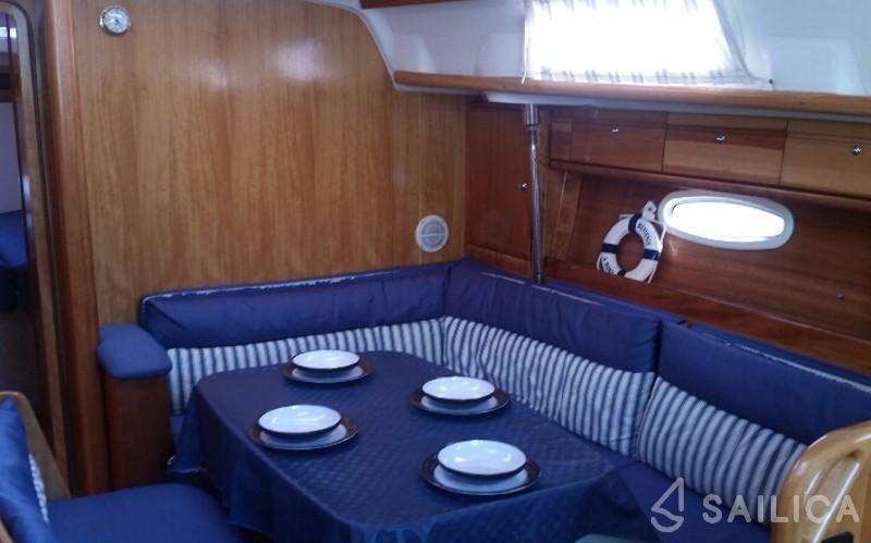 Bavaria 42 - Yacht Charter Sailica